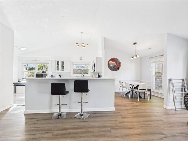 Photo - 4060 Brooks Bridge Crossing