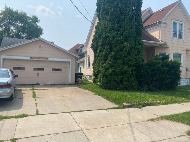 Photo - Large 5 bedroom / 2 bath home in central O...