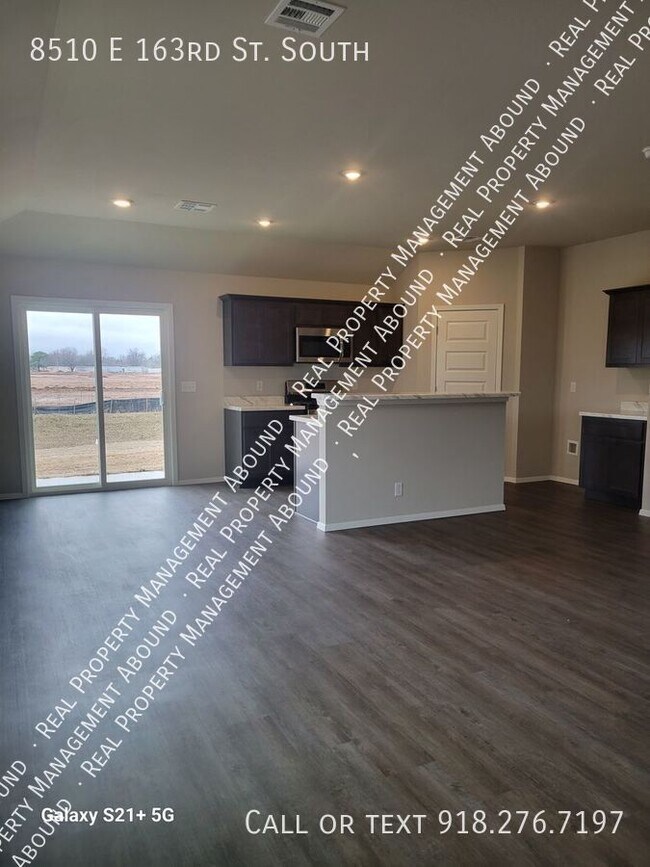 Photo - 8510 E 163rd St S