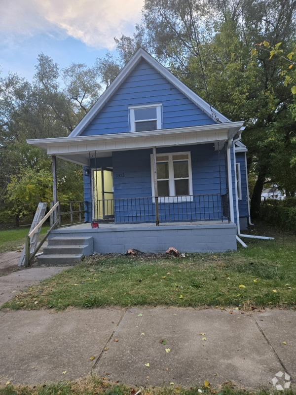 Building Photo - 1312 W Widenham St Rental