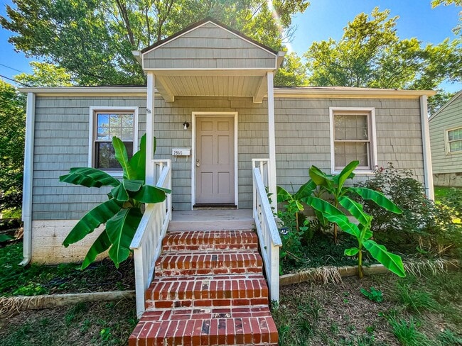 Building Photo - Charming bungalow 2 Bedrooms, 1 Bathroom i... Rental