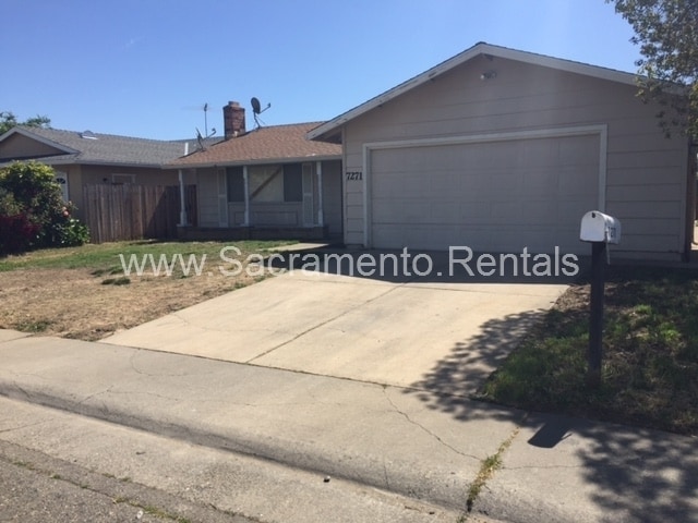 Building Photo - Spacious 4bd/2ba House with 2 Car Garage
