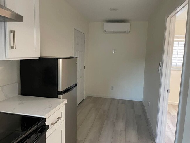 Photo - 158 W 225th St