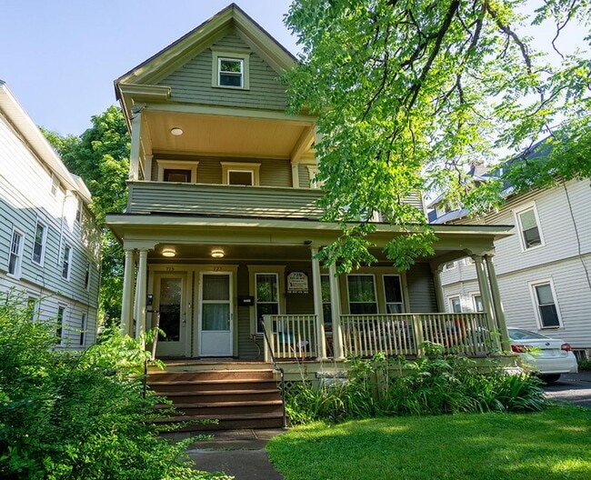 Building Photo - AVAILABLE 8/1/26 - 3 Bedroom with Off-Stre... Unit Euclid 725 Rental