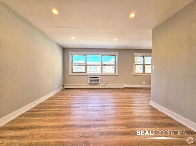 Building Photo - 1 bedroom in CHICAGO IL 60657 Unit 310 Rental