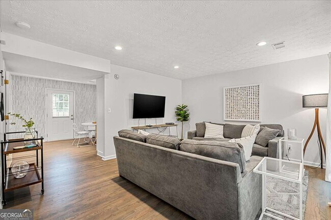 Photo - 840 Rosedale Ave SE