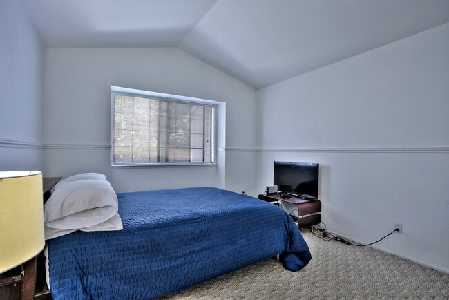 Photo - Lovely 2 Story Townhouse in Pinole, CA on cul de sac...