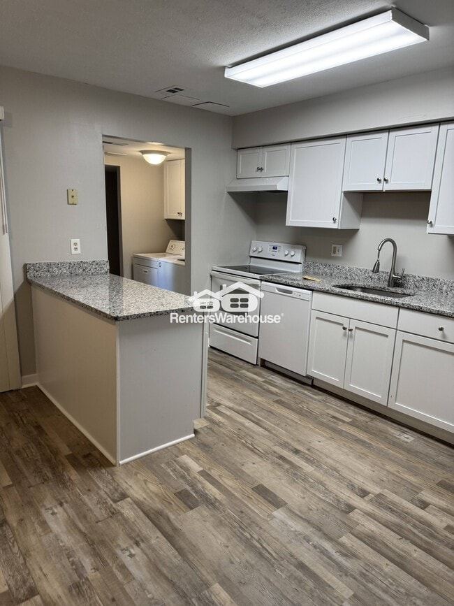 Photo - 218 Candle Light Ln