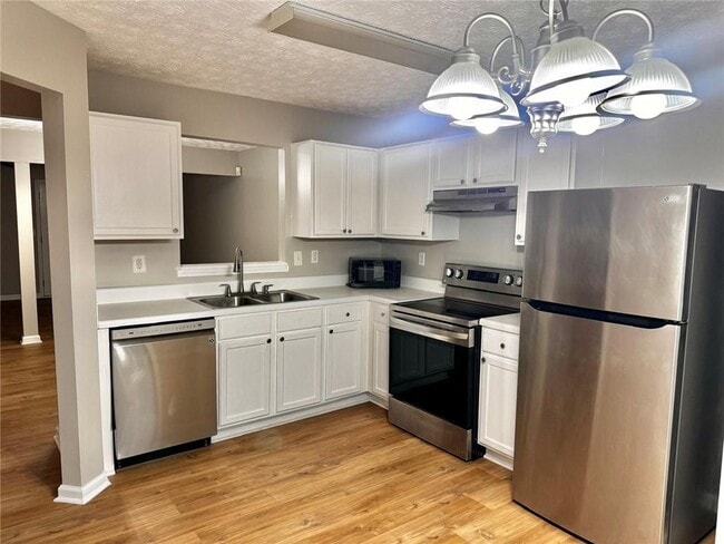 Photo - 3164 Kingswood Glen