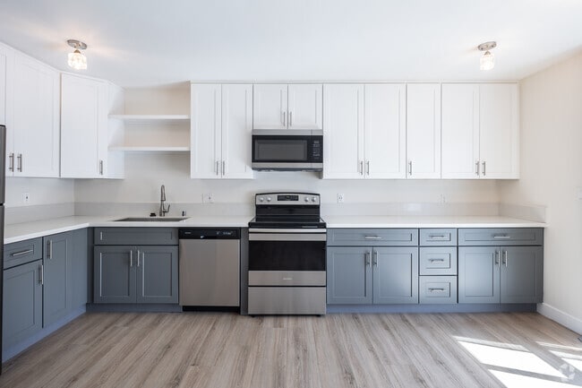 2BR, 1BA - 750SF - Kitchen - 1821 5th St.