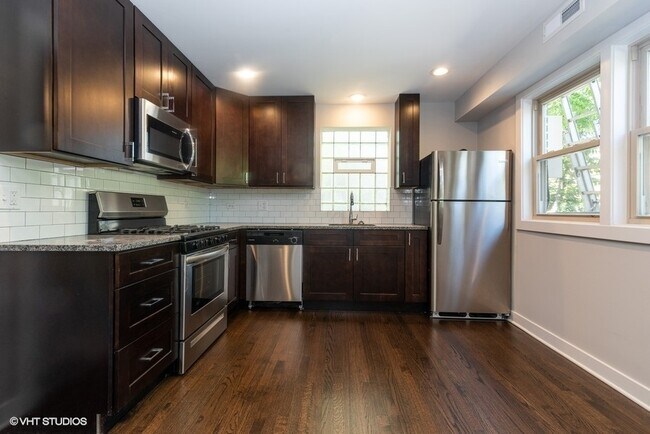 Photo - 6521 N Seeley Ave Unidad 1S