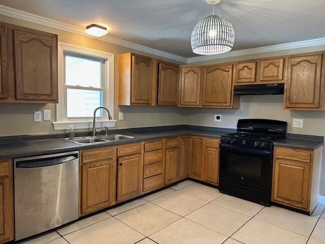 Photo - 5000 Locust Ln