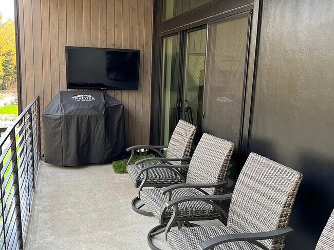 Photo - 930 Blue River Pkwy Unit 721