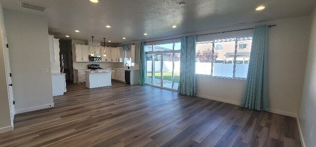 Photo - 908 W 1080 S