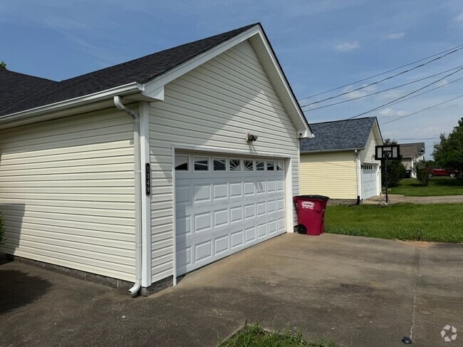 Building Photo - 1349 Meredith Way Rental