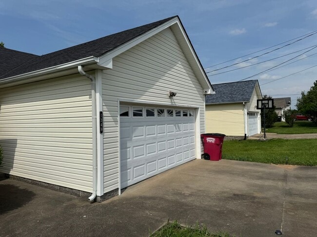 Building Photo - 1349 Meredith Way Rental
