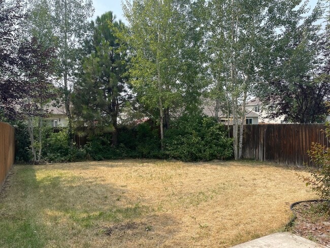 Photo - Great Townhouse with a nice yard!