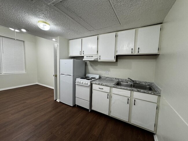 103 E Central Ave