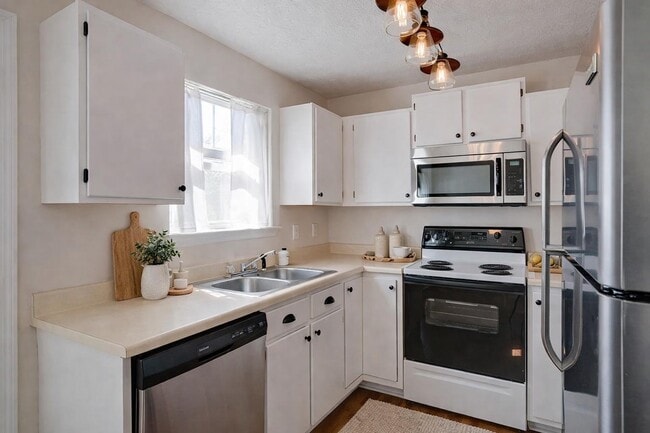 Photo - 104 Waterview Dr