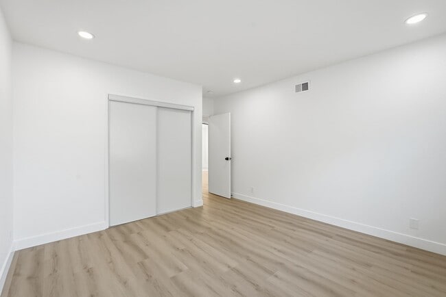 Photo - 23723 Aetna St