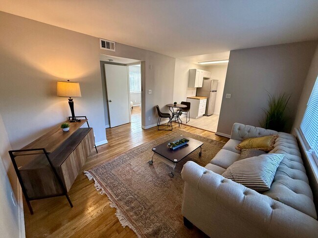 Photo - 1570 Memorial Drive