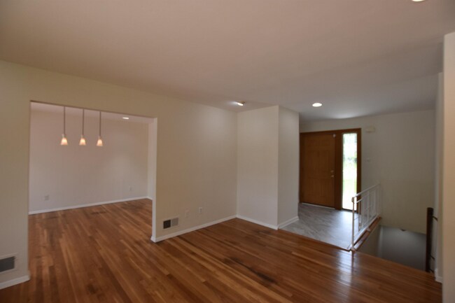 4015 Heathfield Rd