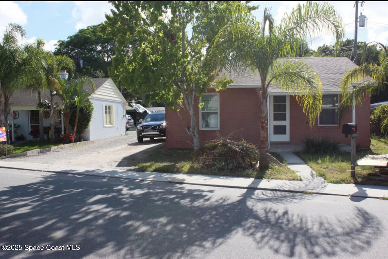 Photo - 1228 Jasmine St House