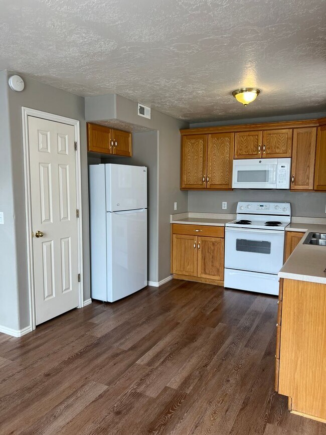 Photo - BEAUTIFUL 2 Bed 1 bath Continental condo w...