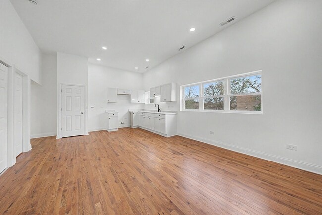 7600 S Marquette Ave