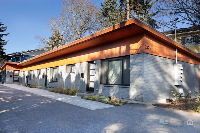Building Photo - 2425 SE Monroe St Unit 1