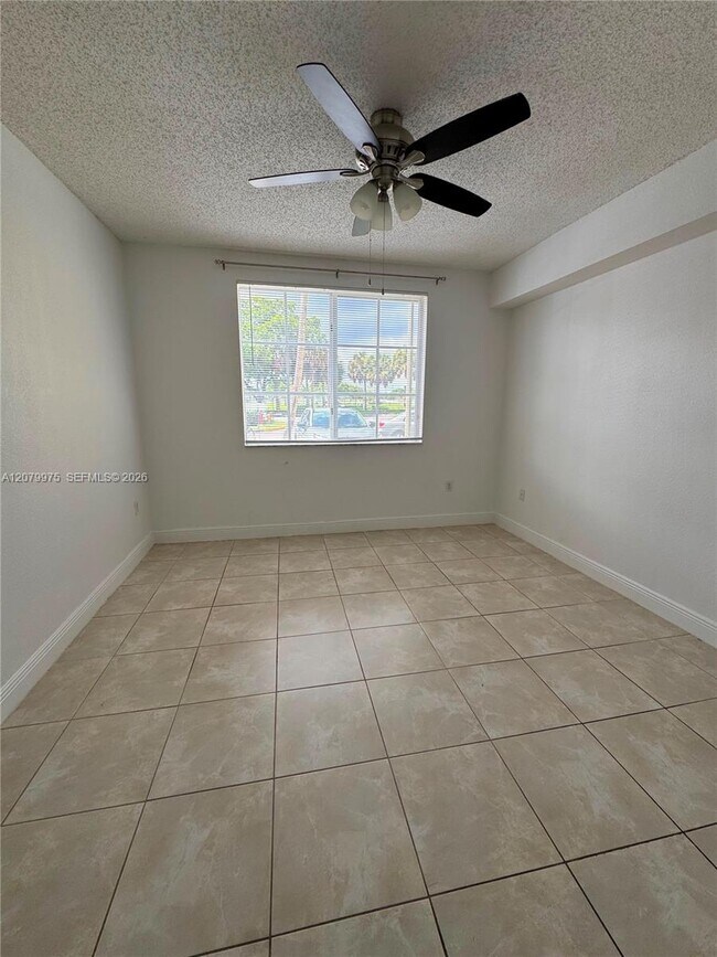 7920 N Nob Hill Rd Unit 103