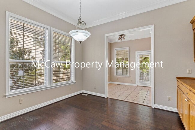 Photo - 302 W Spring St