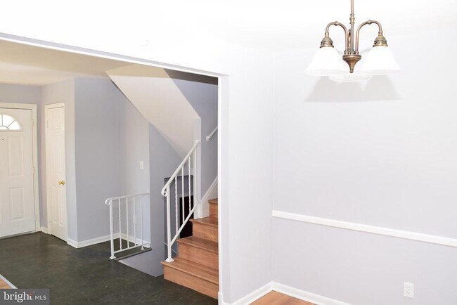 Photo - 6910 Emerson St