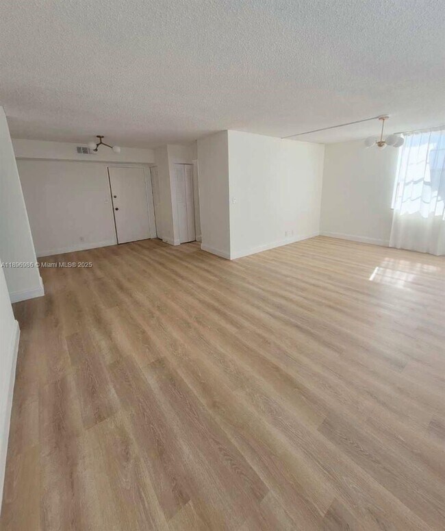 Photo - 2025 NE 164th St Unit 816