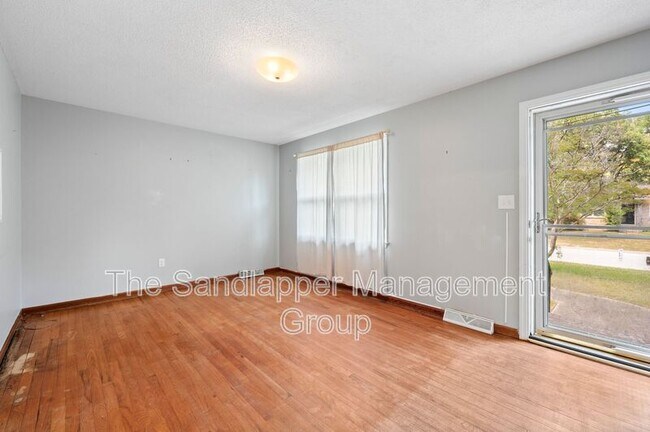 Photo - 7673 Barclay Ave