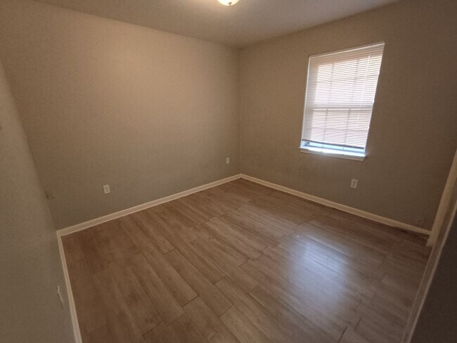 Photo - Rosedale, convenient to BR and DS