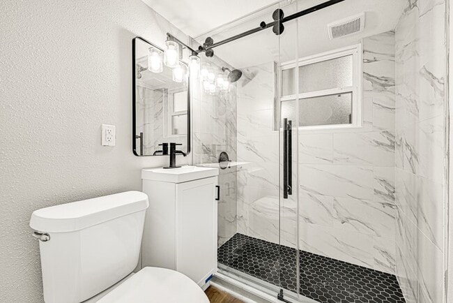 Photo - 5014 Jefferson St Unidad 13