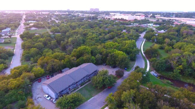 Building Photo - 1 bed, 1 bath Apartment in W. Fort Worth! Unit #202