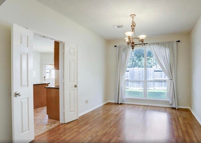 Photo - 1427 Roundleaf Ct