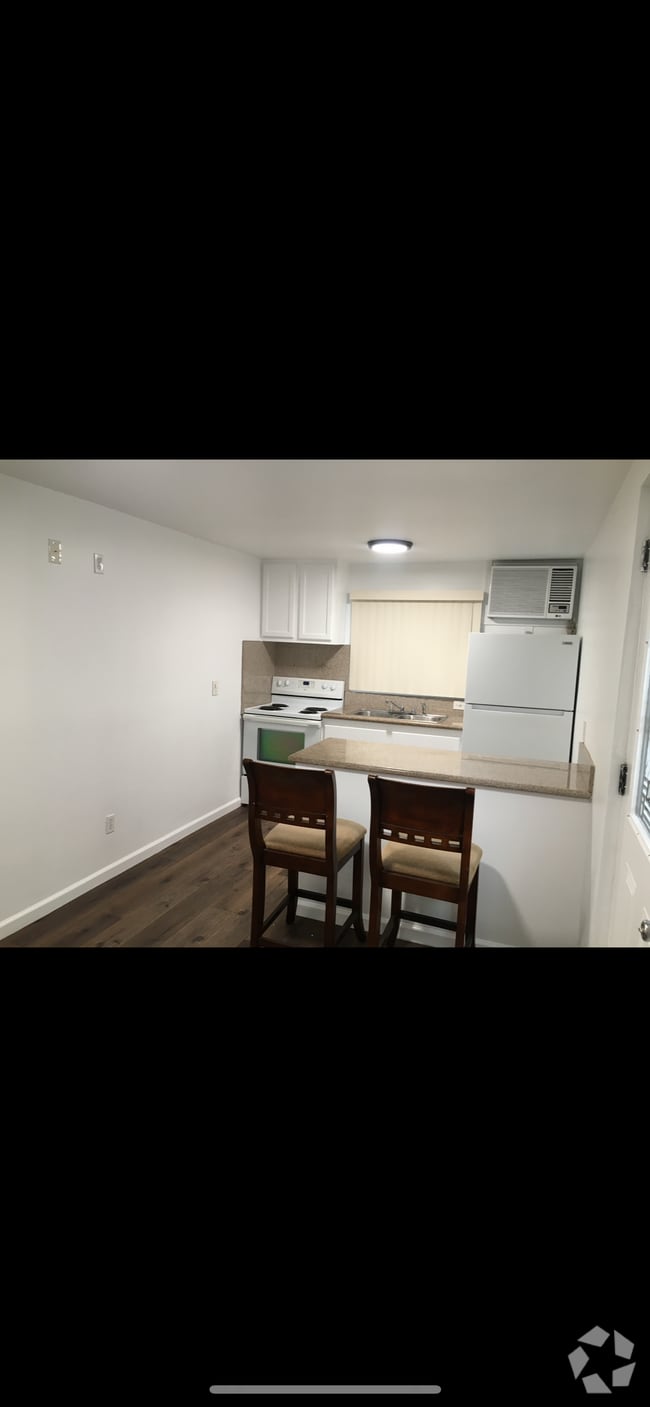 Building Photo - 1756 N Alexandria Ave Unit Home