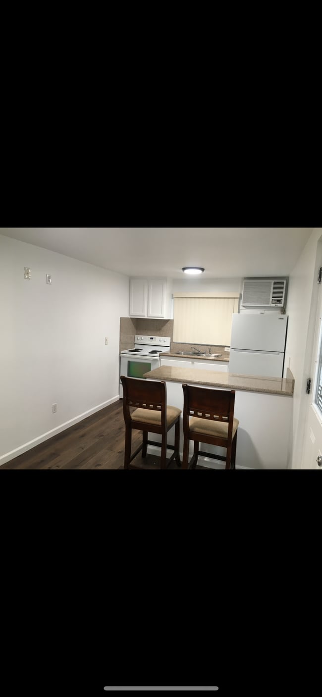 Kitchen and dining - 1756 N Alexandria Ave Unit Home