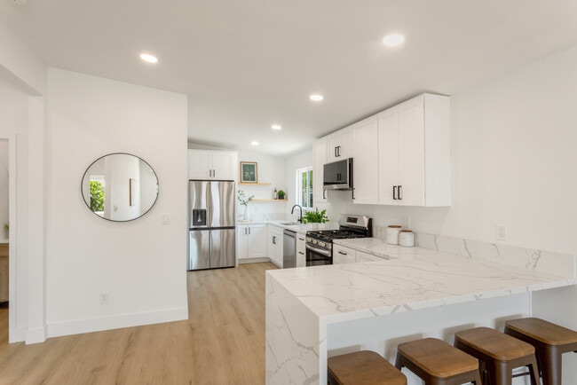 Photo - 820 Iris Ave