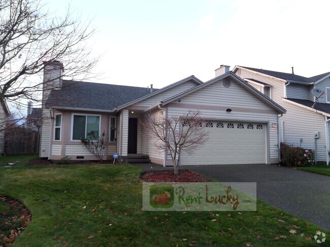 Building Photo - Adorable 2-Bedroom House w/Lovely Fenced Y...