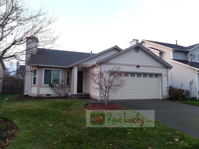 Adorable 2-Bedroom House w/Lovely Fenced Y... - Adorable 2-Bedroom House w/Lovely Fenced Y...