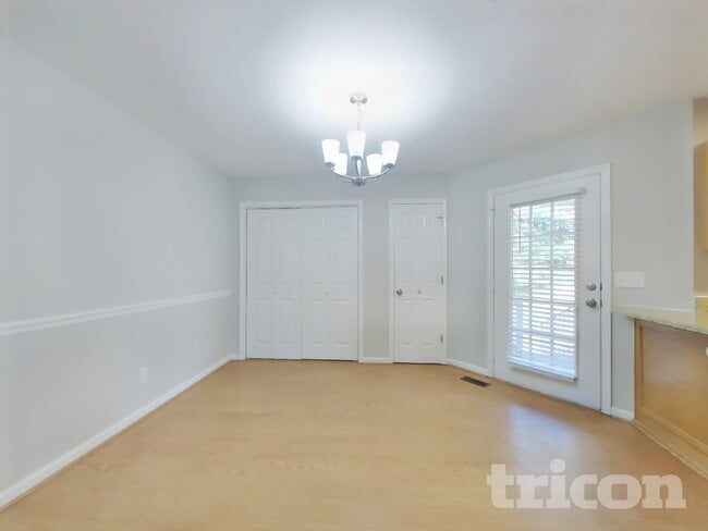 Photo - 712 Paige Ct