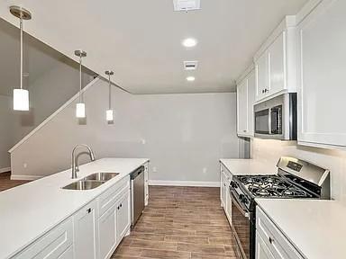 Photo - 7617 Woodford Ave