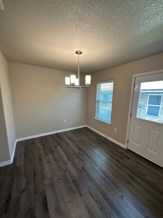 Photo - AVAILABLE NOW! - 2 WEEKS FREE (SECTION 8 A...