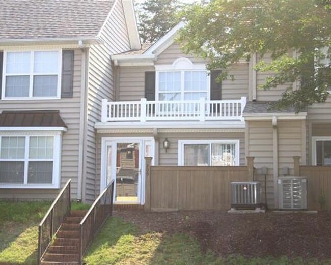 Building Photo - Bristol Commons