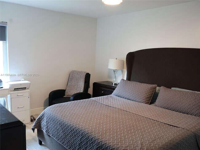 Photo - 5505 SW 9th St