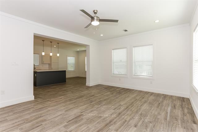 Photo - 2112 Belzise Terrace